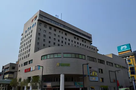 Takasaki Washington Hotel Plaza Отели рядом с достопримечательностью «Shorinzan Darumaji Temple»