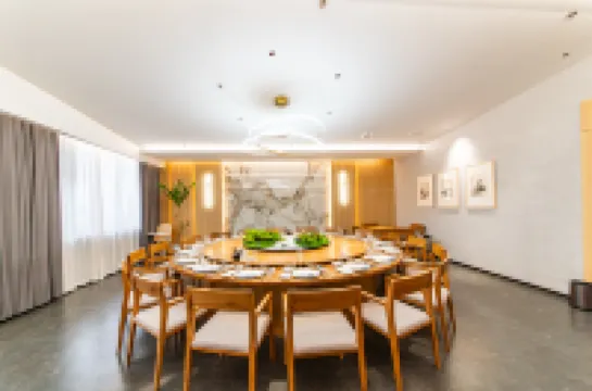 Yangzhou Fengyin wutong Holiday Hotel