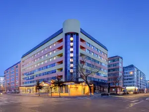 Jifeng International Hotel (Heihe Zhongyang Commercial Pedestrian Street)