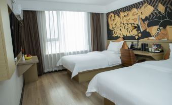 IU Hotel (Mengzhou Bus Station Huichang South Road)