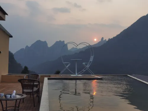 Zhangjiajie Banxian Yunshe