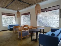 Qingyun Posthouse. Stay in the Cloudy Mountains