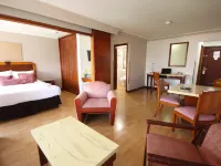 Lancaster House Hotels near Suba