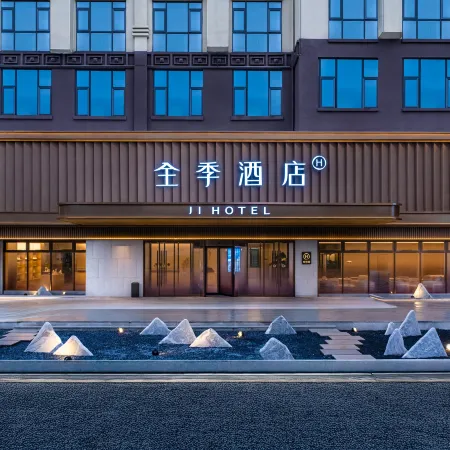 JI Rongjiang Baicheng Railway Station Hotel
