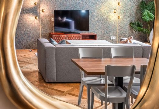 Golden Angel Suites by Adrez 객실 전경