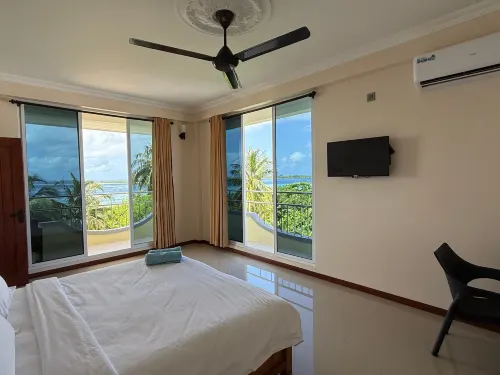 Noah Private Beach House Hotels in Himmafushi