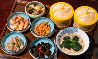 Hidden Momo · Half Foot Garden Hotel