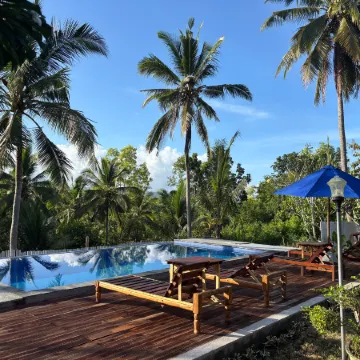 Penida Lapaya Bungalows Nusa Penida Отели рядом с достопримечательностью «Утес Ченинган»