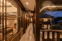 Courtyard · Yifeng Villa (the Old Town of Lijiang Mufu Store)