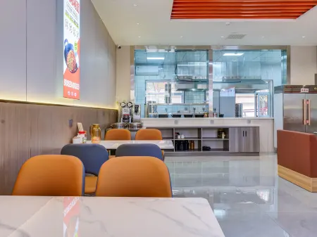 CHENGZI HOTEL Отели рядом с достопримечательностью «Bortala Polytechnic»