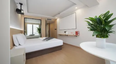 Luhang Hotel (Guiyang North Railway Station Dream City) Hotels in Guiyang
