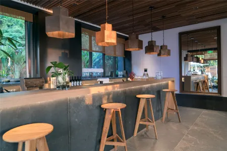 Miyue · ShenZhen Monemvasia Sea View Resort Отели рядом с достопримечательностью «Dongshan Wharf»