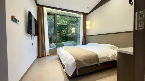 Yuerong Shanyuan Homestay