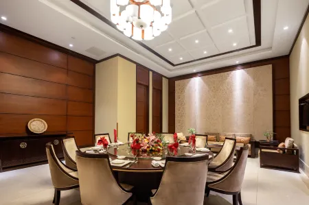 Sanya Seacube Resort Hotel Отели рядом с достопримечательностью «Xidao Wharf»