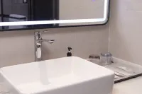 Hualang Lanshan Jing Hotel (Siyang High-Speed Railway Station)