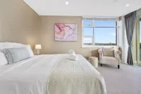 Sydney's Landmark Views from Luxury 2Bd Apt Hotels in Cremorne Point