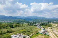 Green Light Residence Hotel (Song County Checun) فنادق في مديرية سونغ