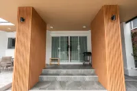 VivaDeva ,Luxury Pool Villa In Nimman 4BR Walk to MAYA MALL