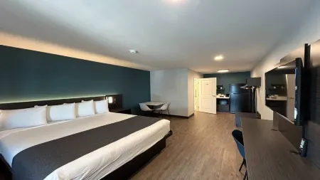 Studio 6 Corona, CA - West