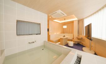 UH Suite Namba Station The Spa