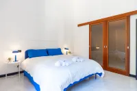 Blue Loft in the heart of Milan, Next to Metro station Hotels in Acquabella