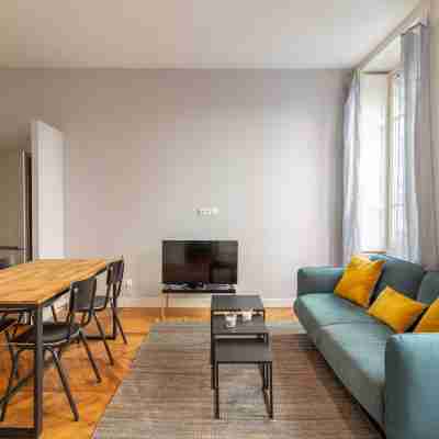 Superb 3BR with Terraces – Puteaux La Défense Rooms