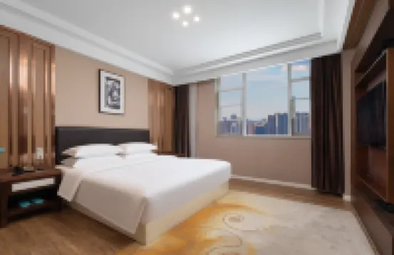 Hongye Hotel (Wuhan International Expo Center & Yangsigang Yangtze River Bridge) فنادق في 