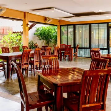 The Nine Bed & Restaurant Hotels near Pakprak Road