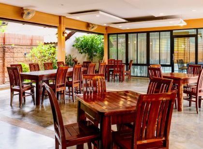 더 나인 베드 앤 레스토랑