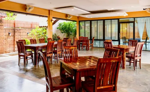 เดอะไนน์เบดแอนด์เรสเตอรอง