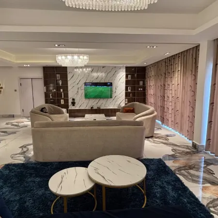Sujimoto Residences MacDonald