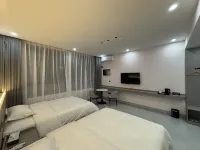 Golden Dawanqu Hotel (Fengshan Bus Terminal)