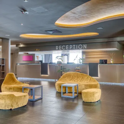 The Gate Hotel Hotels near Tenax Club