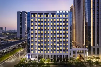 翡翠新華Hotel(廈門北站北廣場店) 廈門理工學院(集美校區)附近的飯店