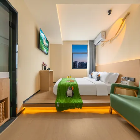 Totoro Spirit Hotel (Haikou Qilou Old Street Jiefangxi Branch)