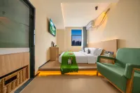 Totoro Spirit Hotel (Haikou Qilou Old Street Jiefangxi Branch)