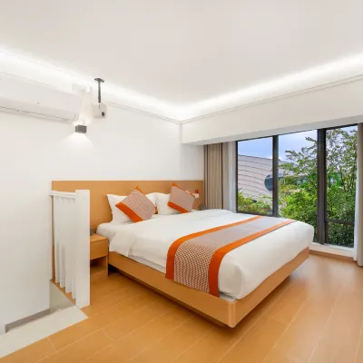 Lakeside | Lake View Homestay (Love Square Phoenix Lake Park) Hotels near Yongchuannan Railway Station