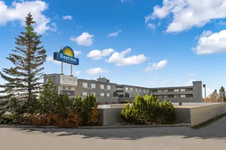 Days Inn by Wyndham Airdrie Отели в г. Эйрдри