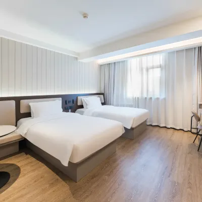HanTing Hotel (Baoding Chaoyang South Street Wanbo Square) Hotele w pobliżu Baoding Martyrs' Cemetery