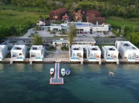 ワン・オブ・ア・カインド・リゾート・アット・トリコラ・ビーチ