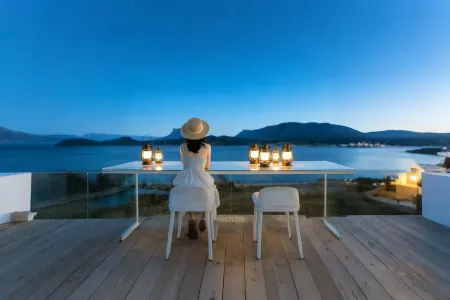 Lugu Lake Front Lake·Yueyao Lakeview Resort Hotel