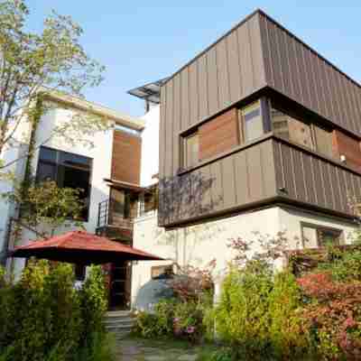 Equu Guesthouse Hotel Exterior