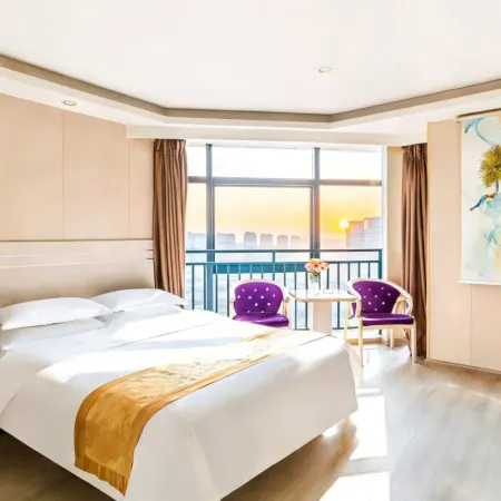 Zhiyi Scenic Homestay (Hefei Railway Station Yalinchong Subway Station)