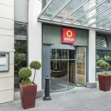 Aparthotel Adagio Paris Bercy Village Отели рядом с достопримечательностью «Валь-де-Сен»
