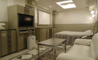 HOTEL IRON PREMIUM ROKKO (Adults Only)