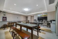 Esports Hotel (Jingzhou Ancient City Scenic Area University Town Branch) - เปิดใหม่