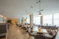 Homeinn · neo Jinan Daming Lake Chaoran Tower - พร้อมอาหารเช้า