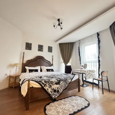 Moonlight BNB Hotel berhampiran Pantai Golden