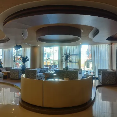 Royale Celebrity Hotel