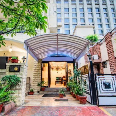 Divine Heritage Hotel Отели рядом с достопримечательностью «Бирла Мандир»